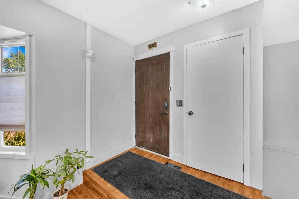 MLS® A2253419 - 2207 48 Street NE in Rundle Calgary, Residential