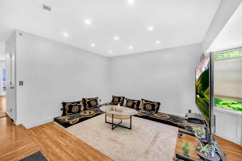MLS® A2253419 - 2207 48 Street NE in Rundle Calgary, Residential