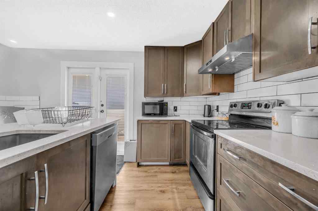 MLS® A2253419 - 2207 48 Street NE in Rundle Calgary, Residential