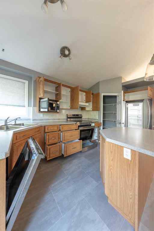 MLS® A2253425 - 3106 65 Ave   in Parkview Estates Lloydminster, Residential