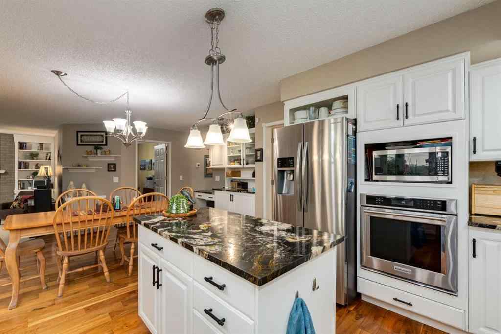 MLS® A2253429 - 215 Alandale Place SW in NONE Rural Rocky View County, Residential
