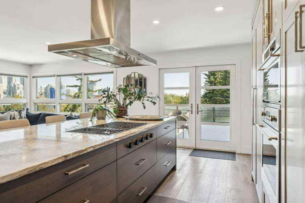 MLS® A2253435 - 1903 9 Street SW in Upper Mount Royal Calgary, Residential