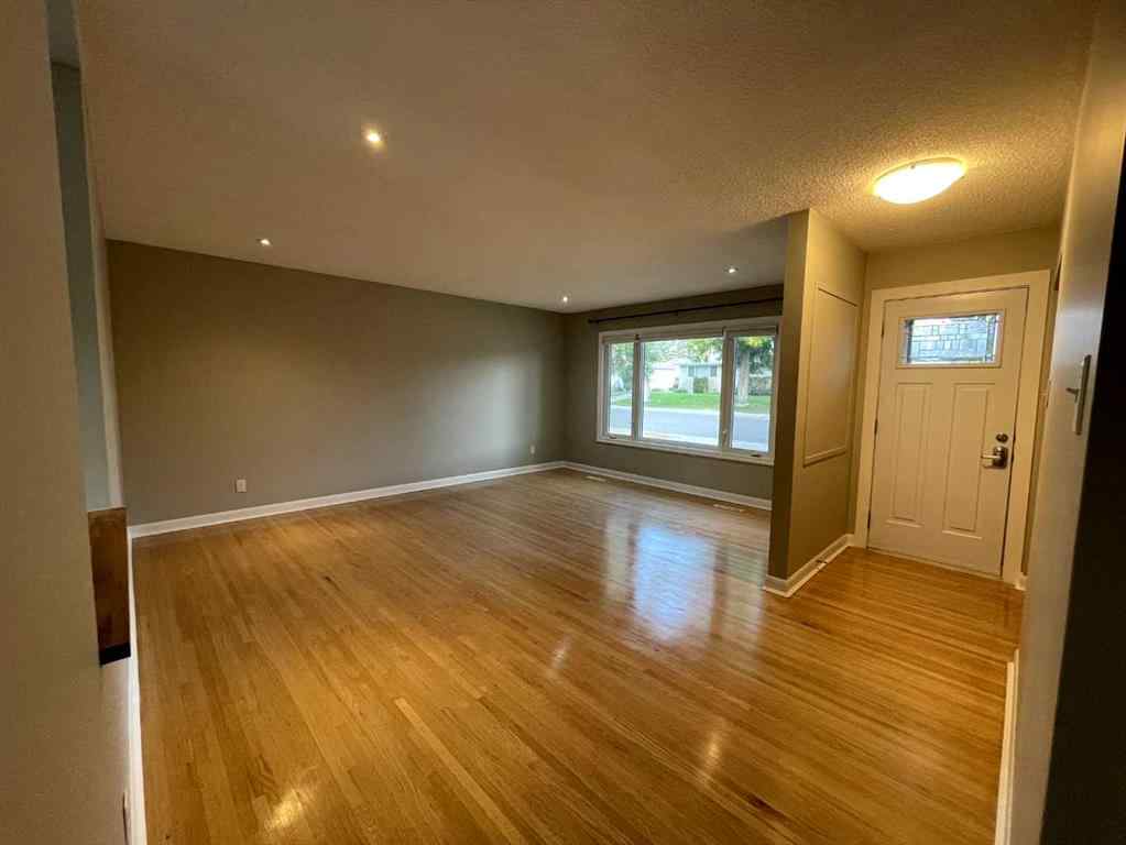 MLS® A2253451 - 449 7 Street NE in Northeast Crescent Heights Medicine Hat, Residential