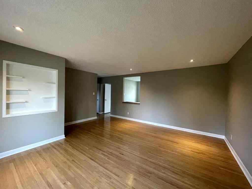 MLS® A2253451 - 449 7 Street NE in Northeast Crescent Heights Medicine Hat, Residential