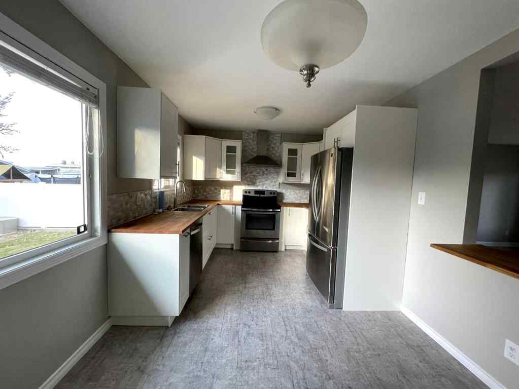 MLS® A2253451 - 449 7 Street NE in Northeast Crescent Heights Medicine Hat, Residential