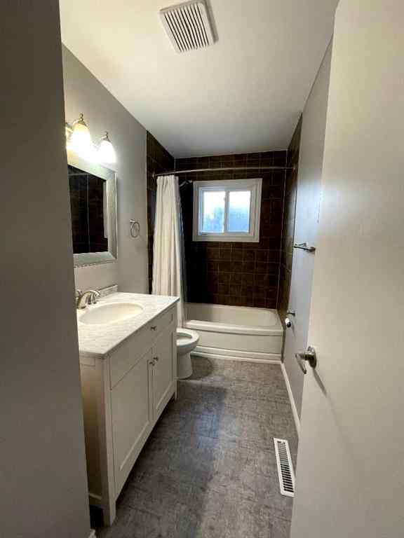 MLS® A2253451 - 449 7 Street NE in Northeast Crescent Heights Medicine Hat, Residential