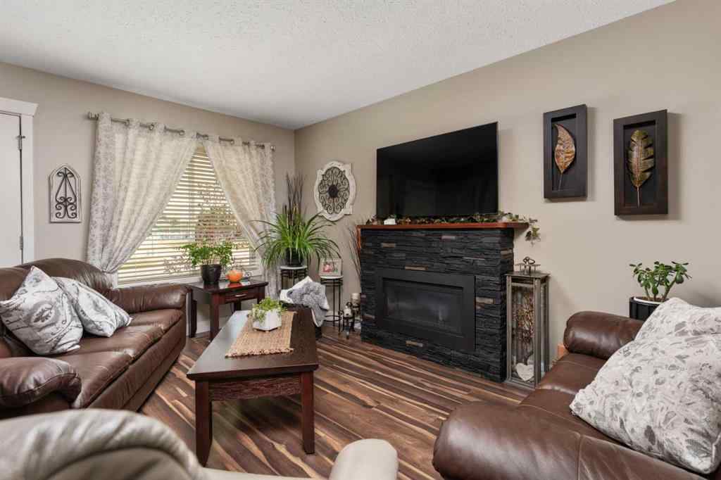 MLS® A2253458 - 4402A 73 Street  in West Park Camrose, Residential
