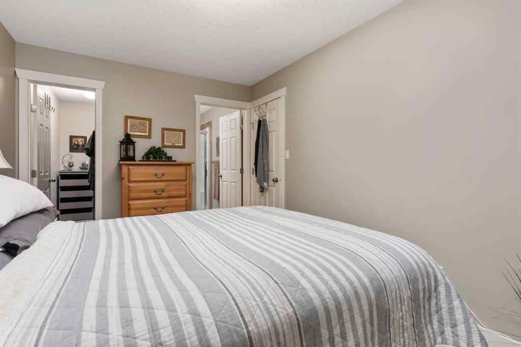 MLS® A2253458 - 4402A 73 Street  in West Park Camrose, Residential