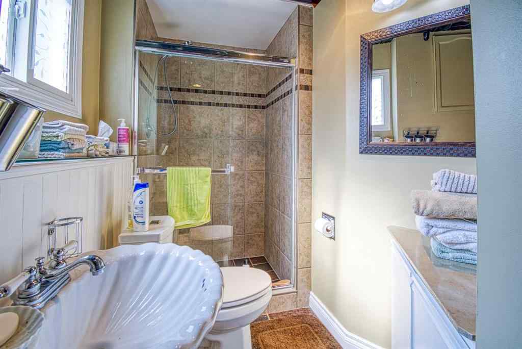 MLS® A2253459 - 718 Oak Drive   in N/A Beaverlodge, Residential
