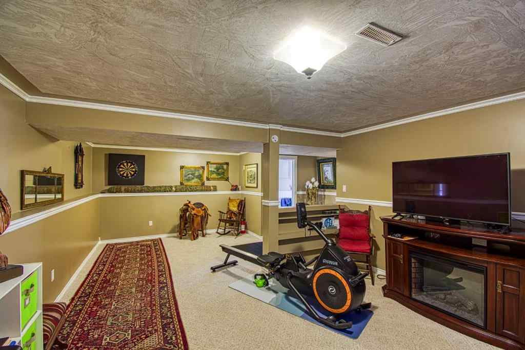 MLS® A2253459 - 718 Oak Drive   in N/A Beaverlodge, Residential
