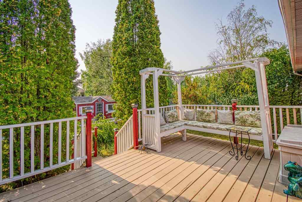 MLS® A2253459 - 718 Oak Drive   in N/A Beaverlodge, Residential