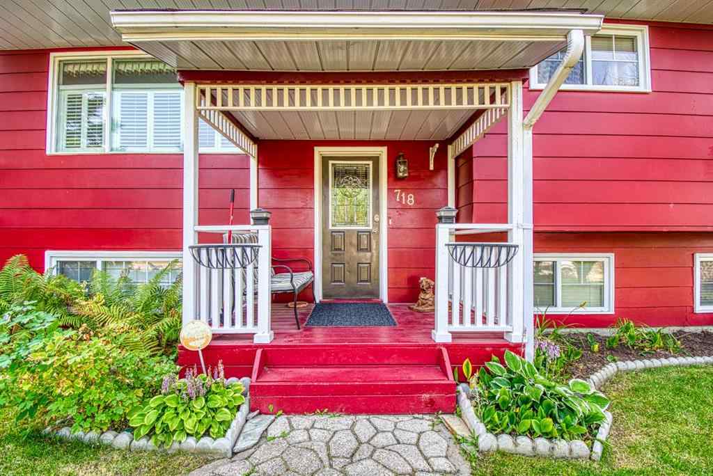MLS® A2253459 - 718 Oak Drive   in N/A Beaverlodge, Residential