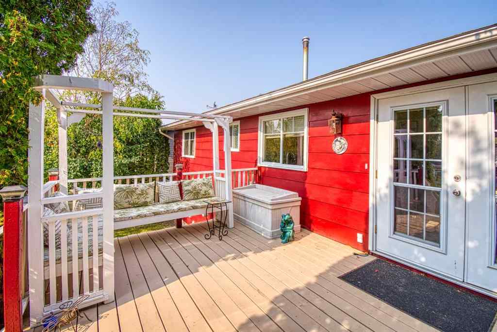 MLS® A2253459 - 718 Oak Drive   in N/A Beaverlodge, Residential