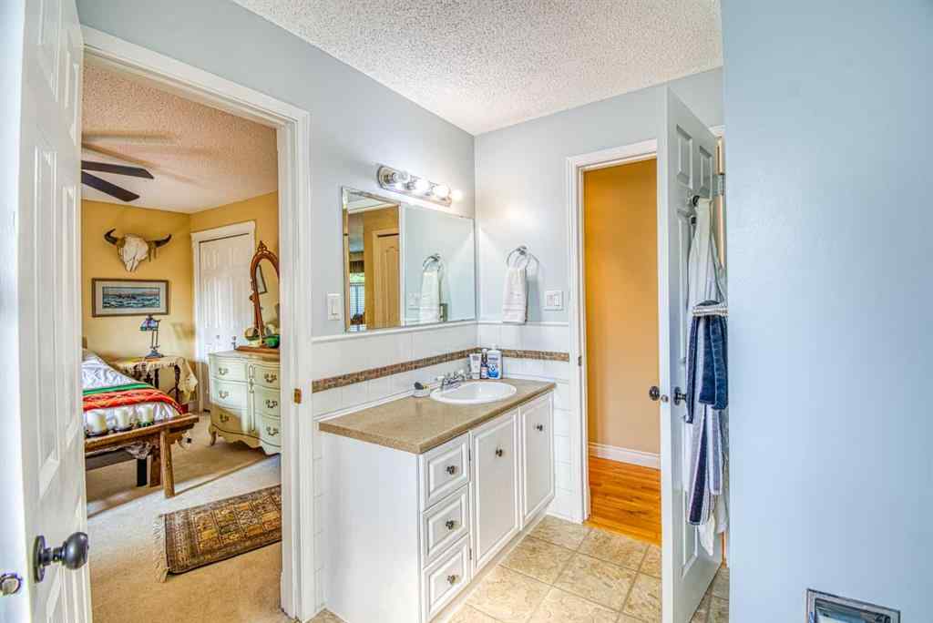 MLS® A2253459 - 718 Oak Drive   in N/A Beaverlodge, Residential