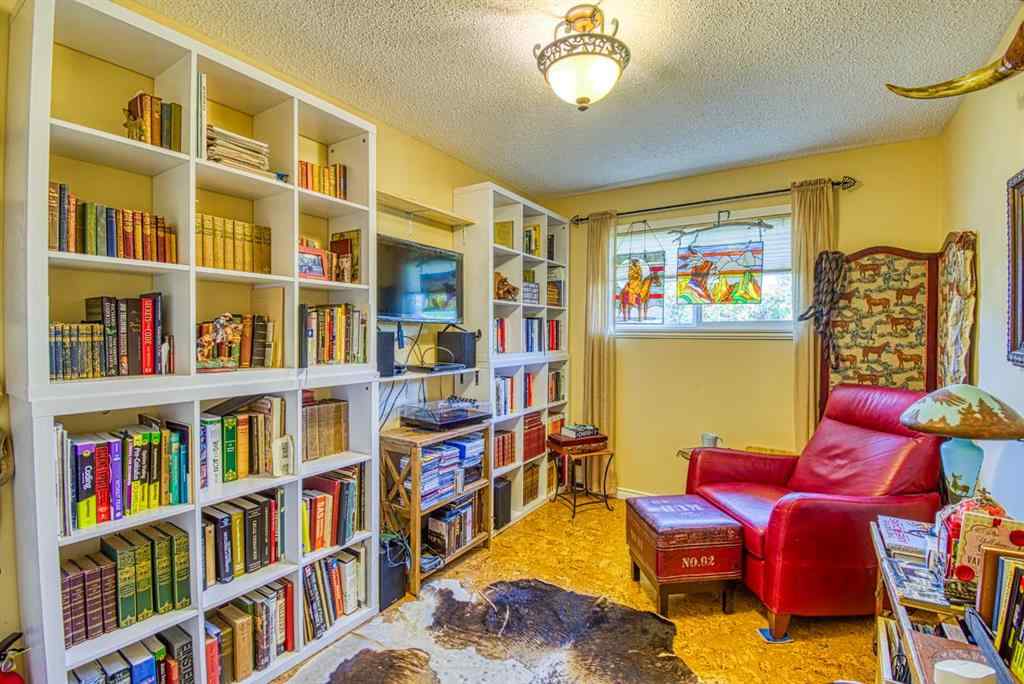 MLS® A2253459 - 718 Oak Drive   in N/A Beaverlodge, Residential