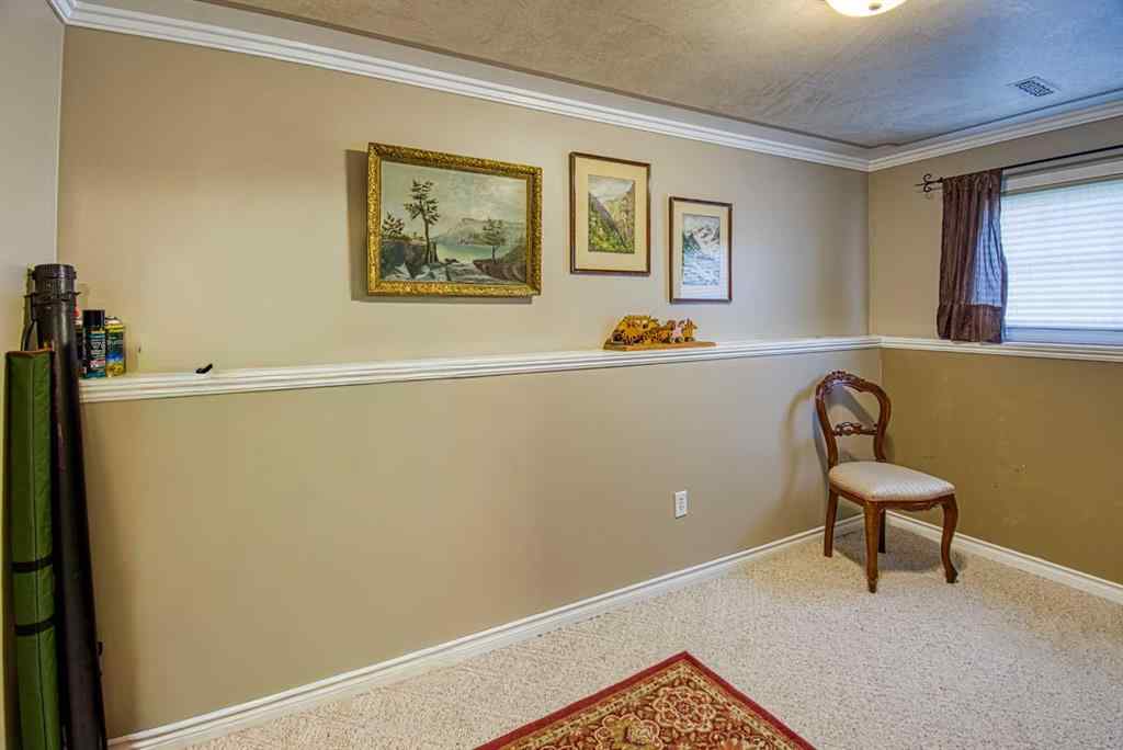 MLS® A2253459 - 718 Oak Drive   in N/A Beaverlodge, Residential
