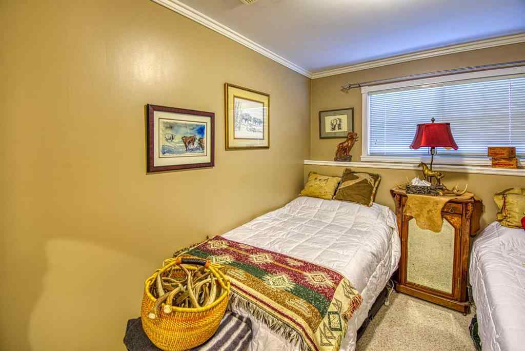 MLS® A2253459 - 718 Oak Drive   in N/A Beaverlodge, Residential