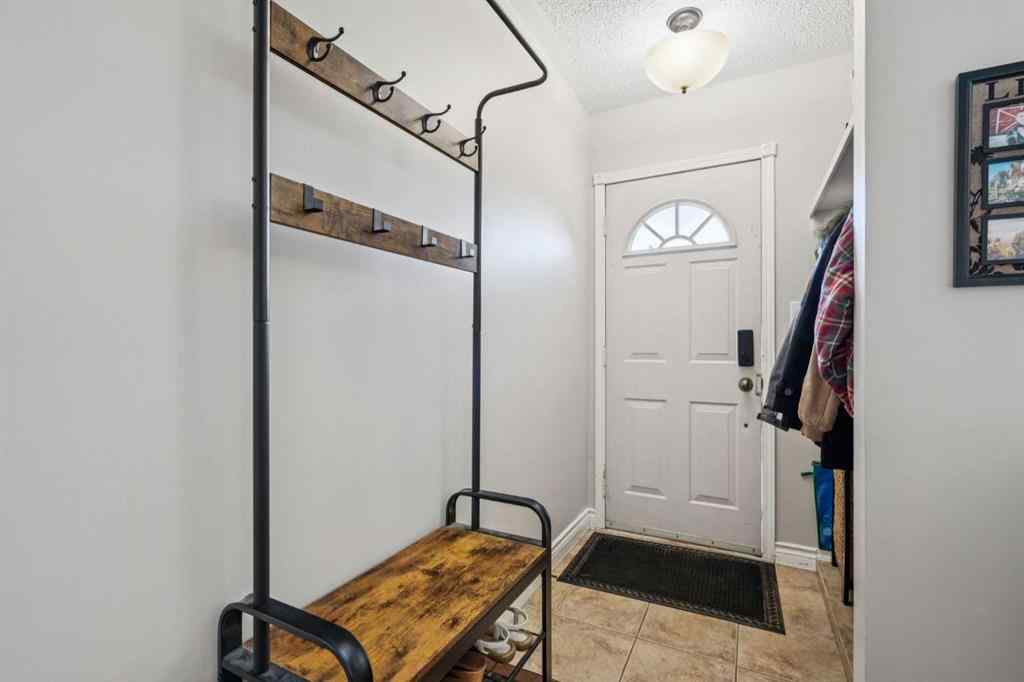 MLS® A2253468 - 5606 50 Street  in NONE Olds, Residential