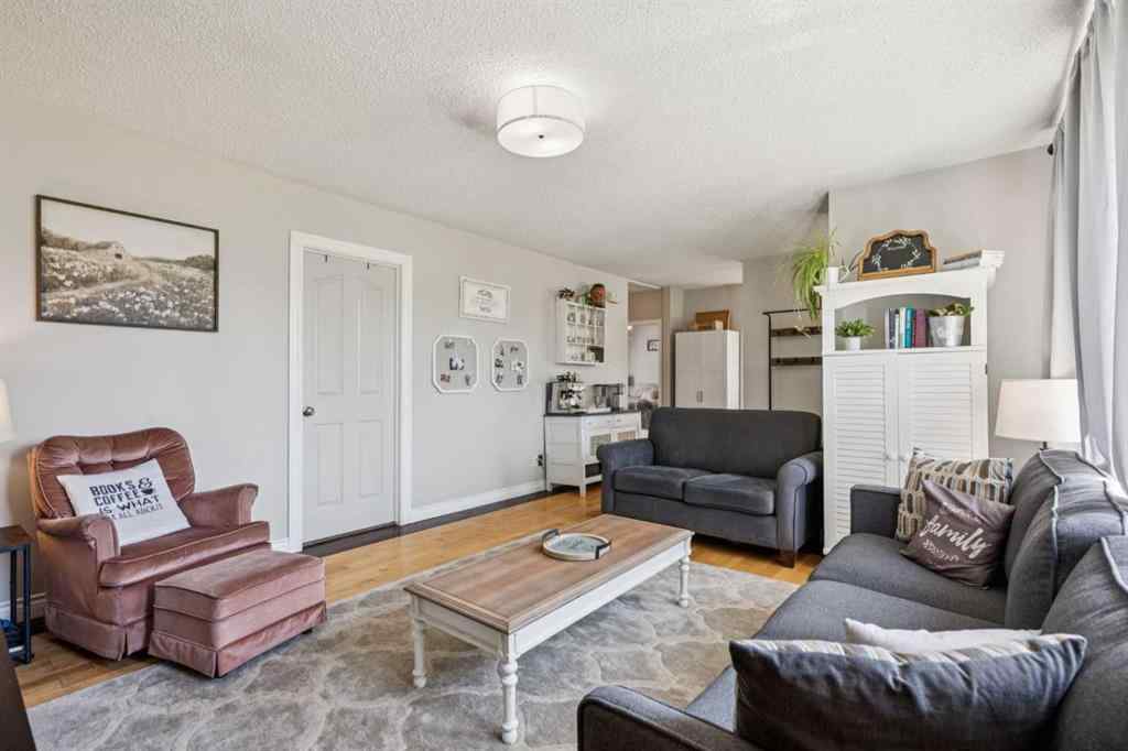 MLS® A2253468 - 5606 50 Street  in NONE Olds, Residential