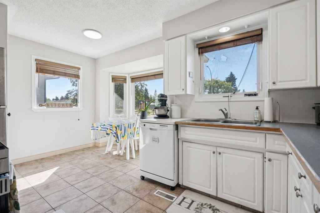 MLS® A2253468 - 5606 50 Street  in NONE Olds, Residential