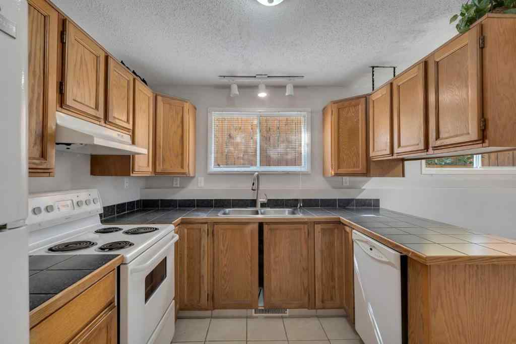 MLS® A2253478 - Unit #2 3314 Centre Street NE in Highland Park Calgary, Residential