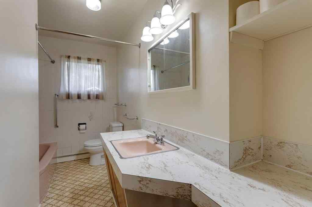 MLS® A2253500 - 21 Wildwood Drive SW in Wildwood Calgary, Residential