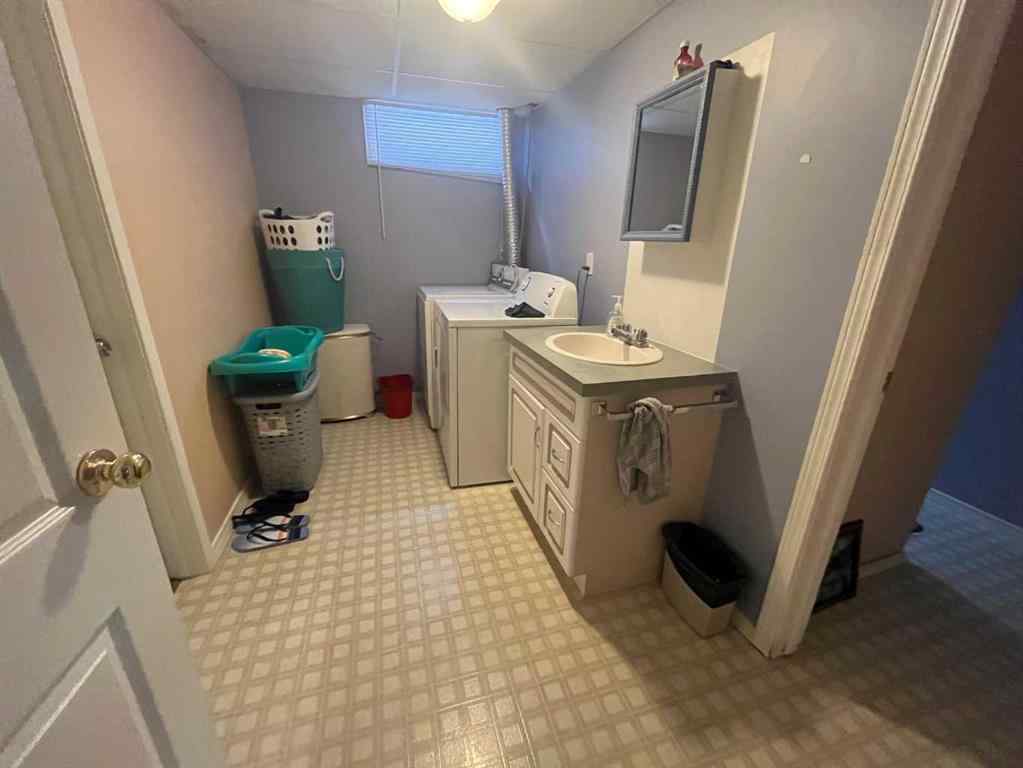 MLS® A2253511 - 1411 28 Street S in Lakeview Lethbridge, Residential