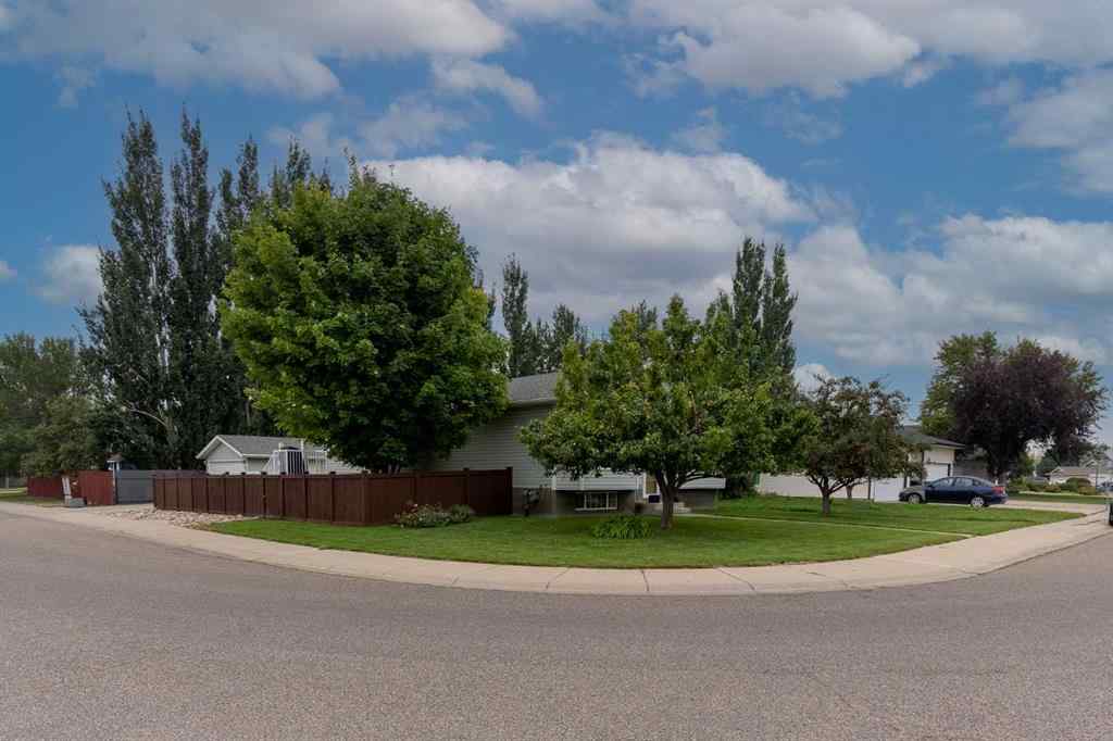MLS® A2253522 - 133 Mt Alderson Crescent W in Mountain Heights Lethbridge, Residential