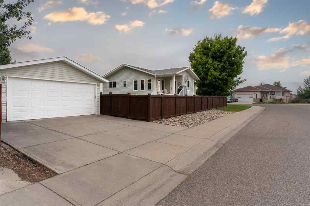 MLS® A2253522 - 133 Mt Alderson Crescent W in Mountain Heights Lethbridge, Residential