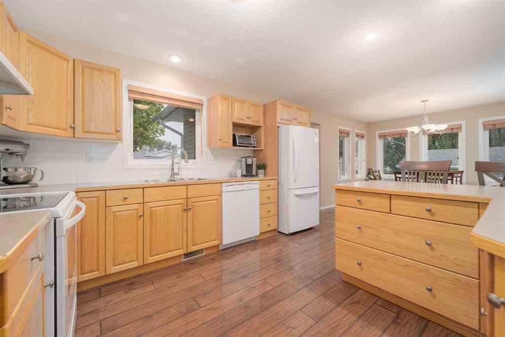 MLS® A2253522 - 133 Mt Alderson Crescent W in Mountain Heights Lethbridge, Residential