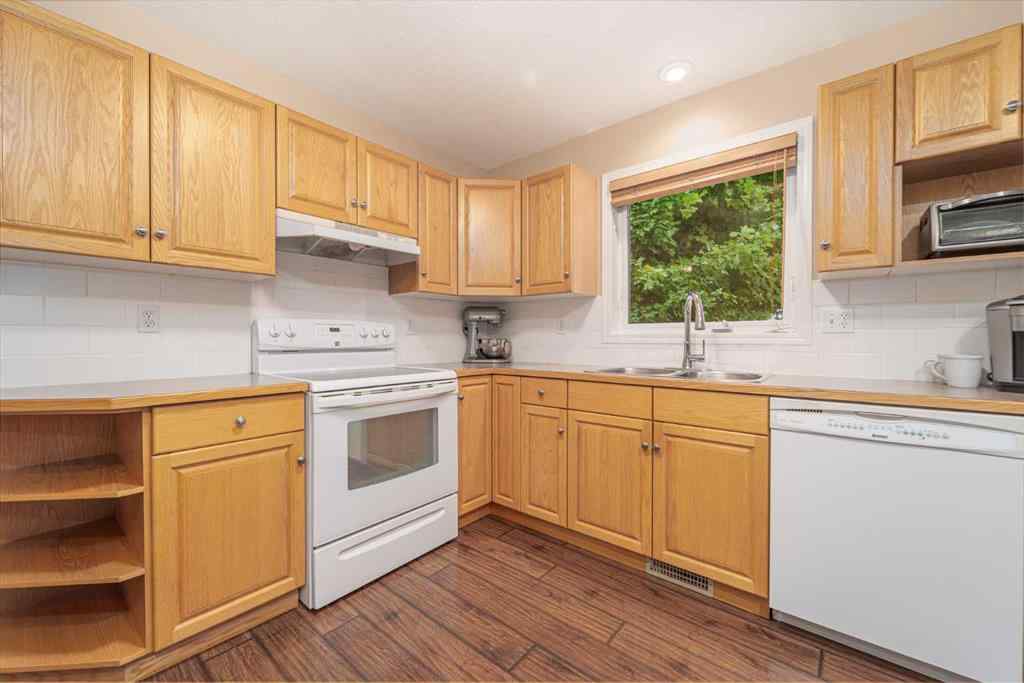 MLS® A2253522 - 133 Mt Alderson Crescent W in Mountain Heights Lethbridge, Residential