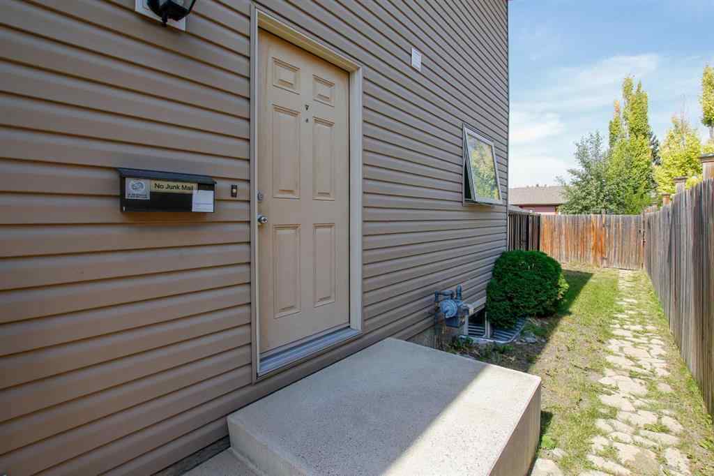 MLS® A2253536 - 4 Haliburton Crescent  in Highland Green Red Deer, Residential