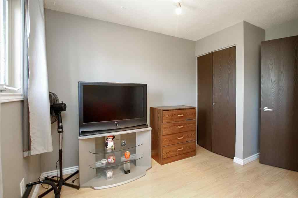 MLS® A2253536 - 4 Haliburton Crescent  in Highland Green Red Deer, Residential