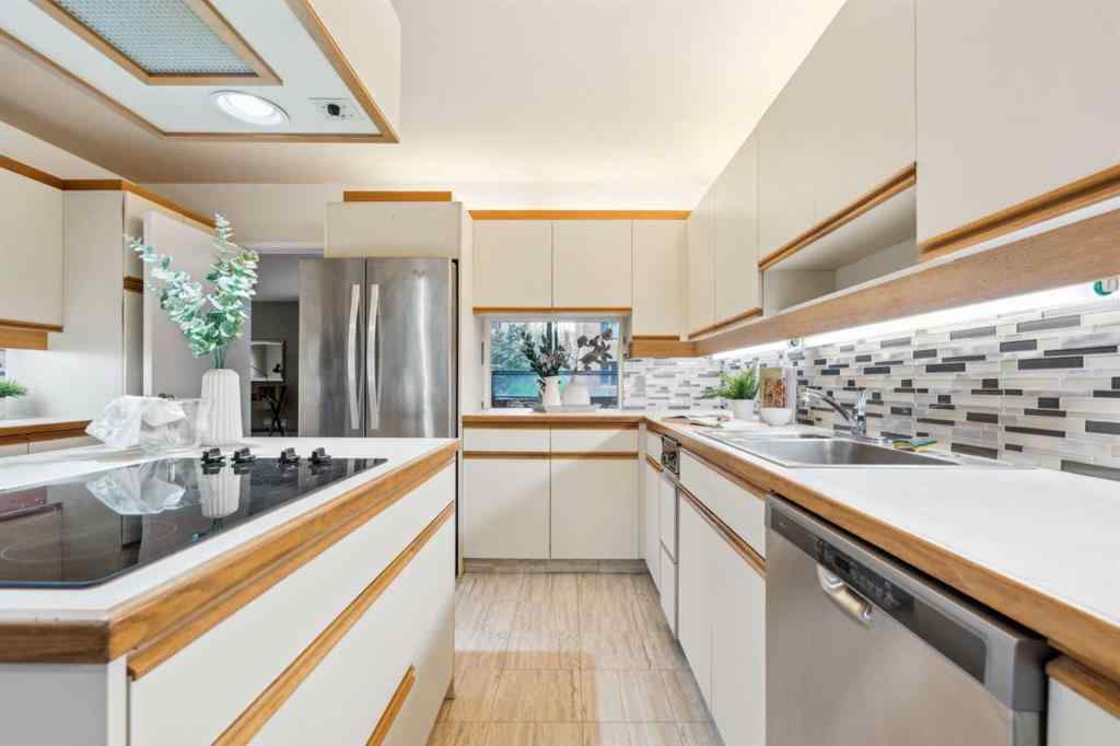 MLS® A2253538 - Unit #201B 500 Eau Claire Avenue SW in Eau Claire Calgary, Residential
