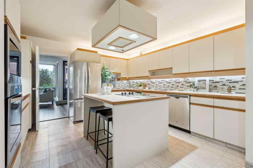 MLS® A2253538 - Unit #201B 500 Eau Claire Avenue SW in Eau Claire Calgary, Residential