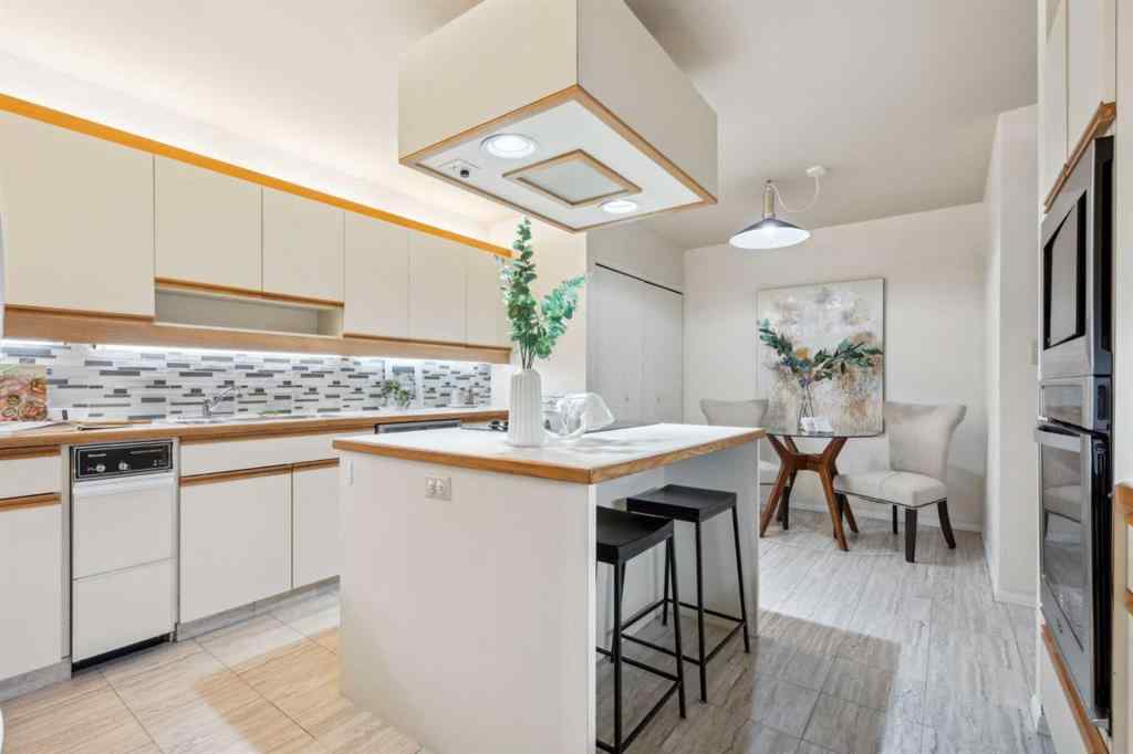 MLS® A2253538 - Unit #201B 500 Eau Claire Avenue SW in Eau Claire Calgary, Residential