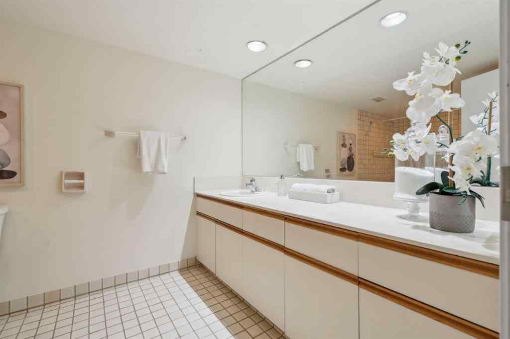 MLS® A2253538 - Unit #201B 500 Eau Claire Avenue SW in Eau Claire Calgary, Residential