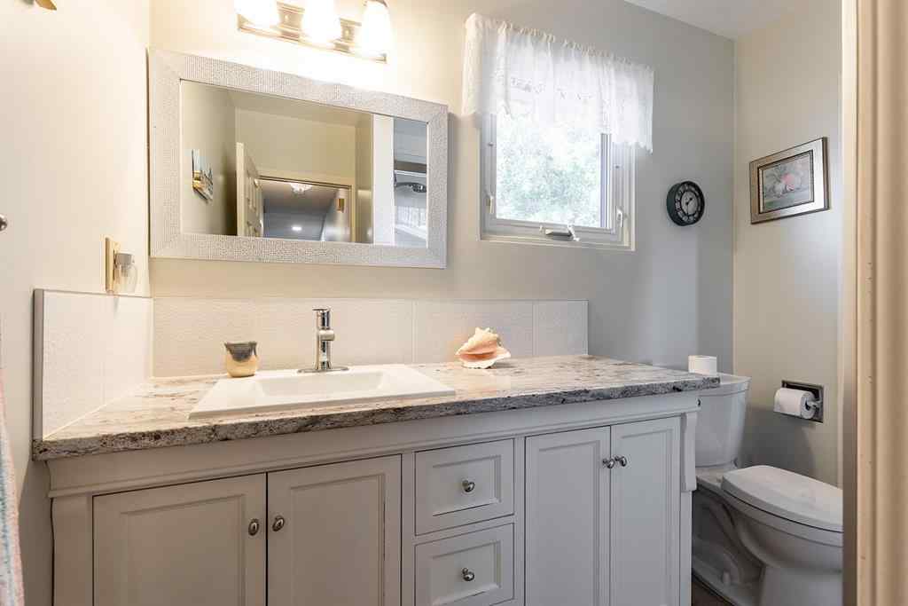 MLS® A2253540 - 735 McCutcheon Drive NW in Northwest Crescent Heights Medicine Hat, Residential