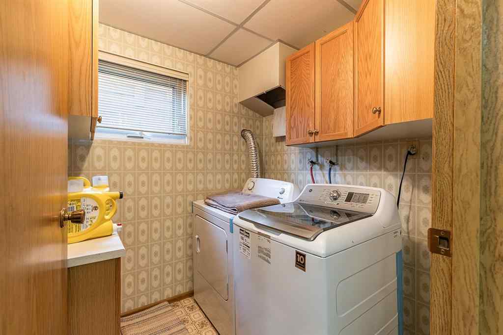 MLS® A2253540 - 735 McCutcheon Drive NW in Northwest Crescent Heights Medicine Hat, Residential