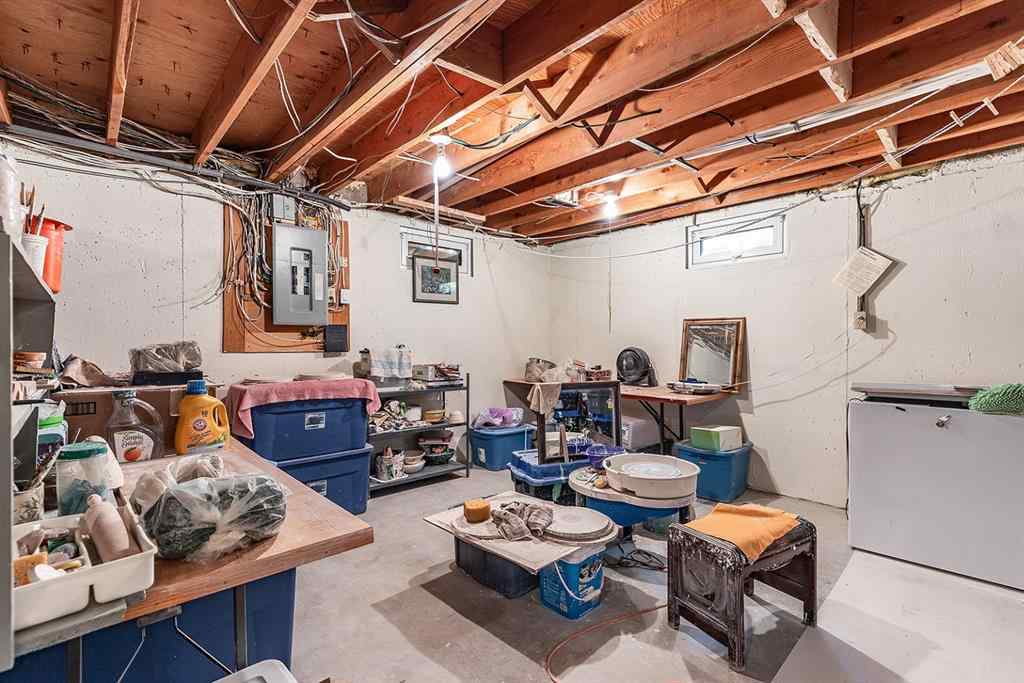 MLS® A2253540 - 735 McCutcheon Drive NW in Northwest Crescent Heights Medicine Hat, Residential