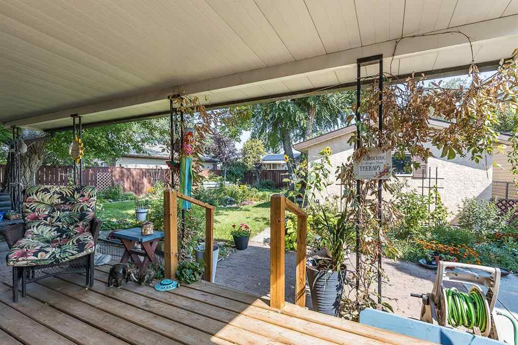 MLS® A2253540 - 735 McCutcheon Drive NW in Northwest Crescent Heights Medicine Hat, Residential