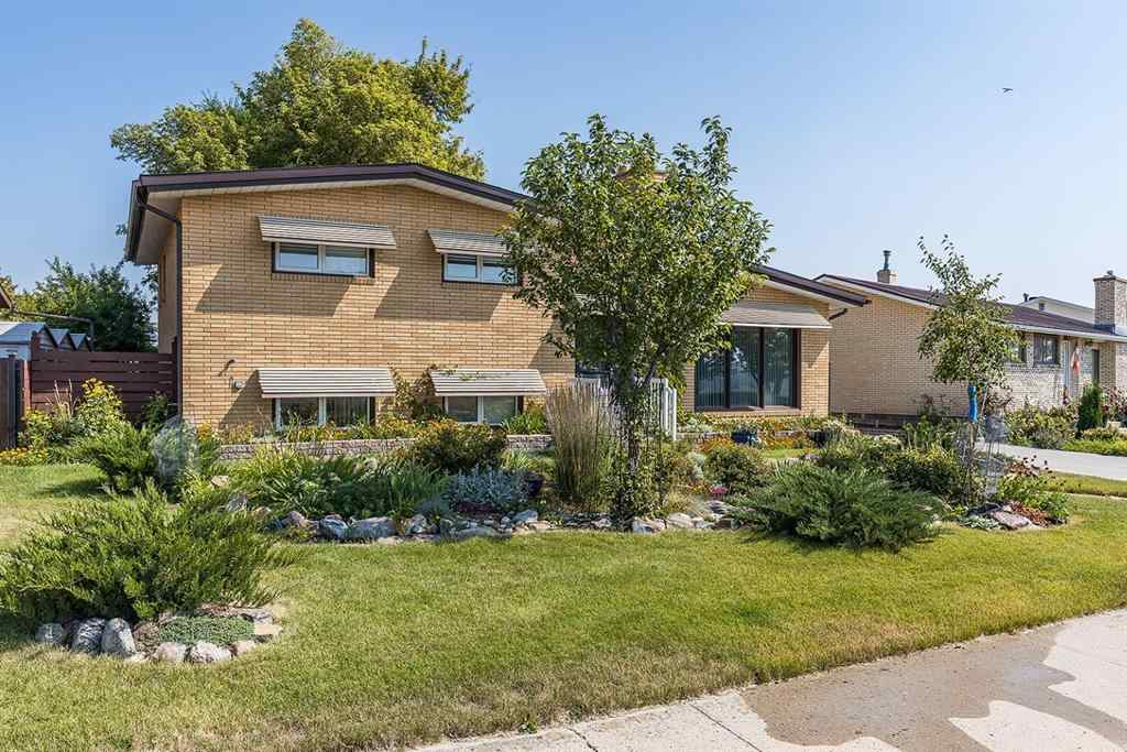 MLS® A2253540 - 735 McCutcheon Drive NW in Northwest Crescent Heights Medicine Hat, Residential