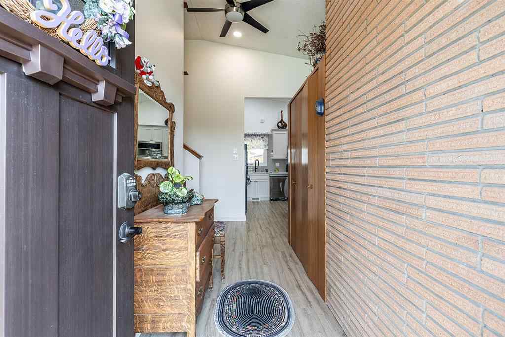 MLS® A2253540 - 735 McCutcheon Drive NW in Northwest Crescent Heights Medicine Hat, Residential