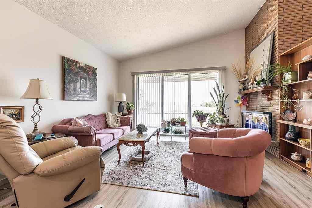 MLS® A2253540 - 735 McCutcheon Drive NW in Northwest Crescent Heights Medicine Hat, Residential