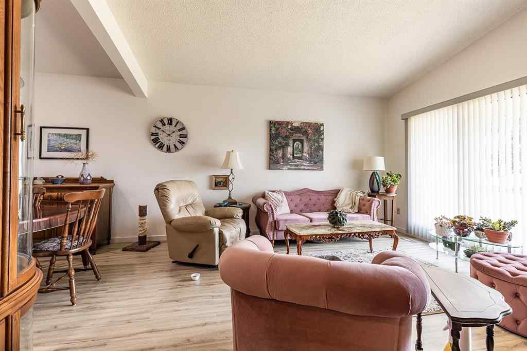 MLS® A2253540 - 735 McCutcheon Drive NW in Northwest Crescent Heights Medicine Hat, Residential
