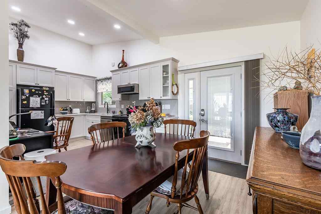 MLS® A2253540 - 735 McCutcheon Drive NW in Northwest Crescent Heights Medicine Hat, Residential