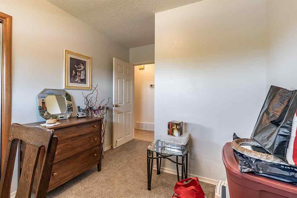 MLS® A2253540 - 735 McCutcheon Drive NW in Northwest Crescent Heights Medicine Hat, Residential