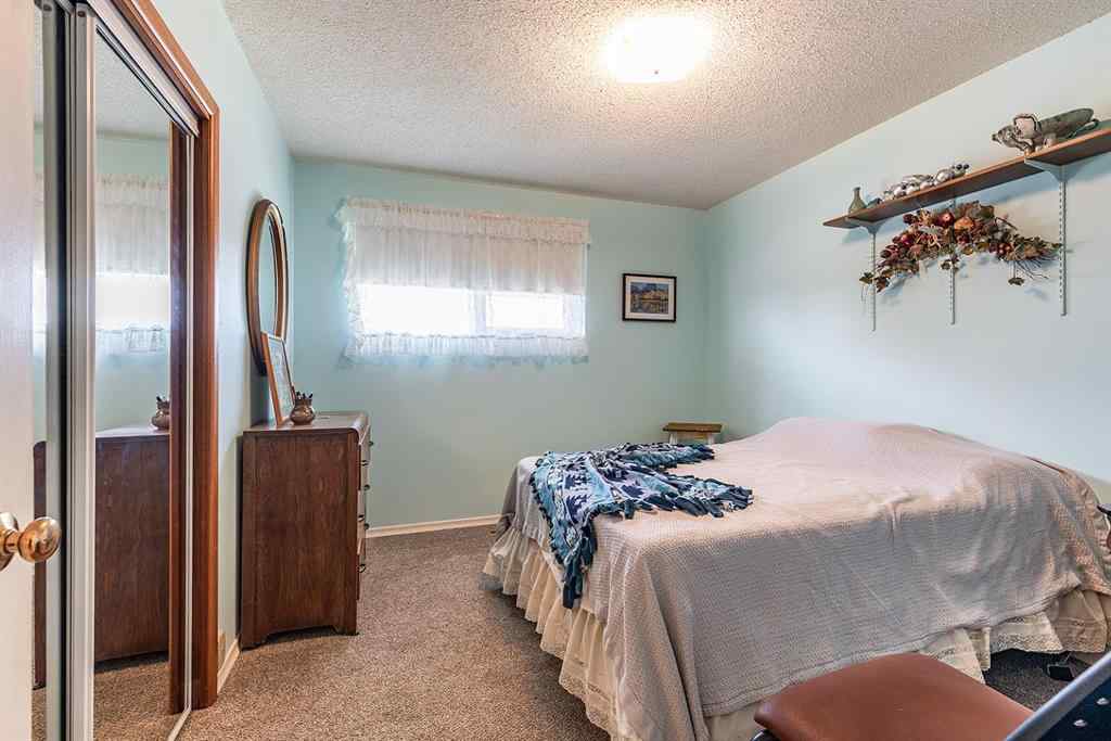 MLS® A2253540 - 735 McCutcheon Drive NW in Northwest Crescent Heights Medicine Hat, Residential