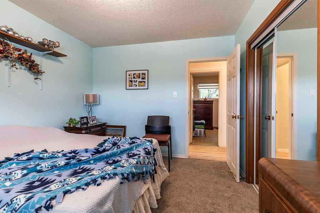 MLS® A2253540 - 735 McCutcheon Drive NW in Northwest Crescent Heights Medicine Hat, Residential