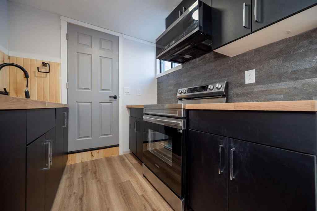 MLS® A2253541 - 10209 108 Avenue  in Avondale Grande Prairie, Residential